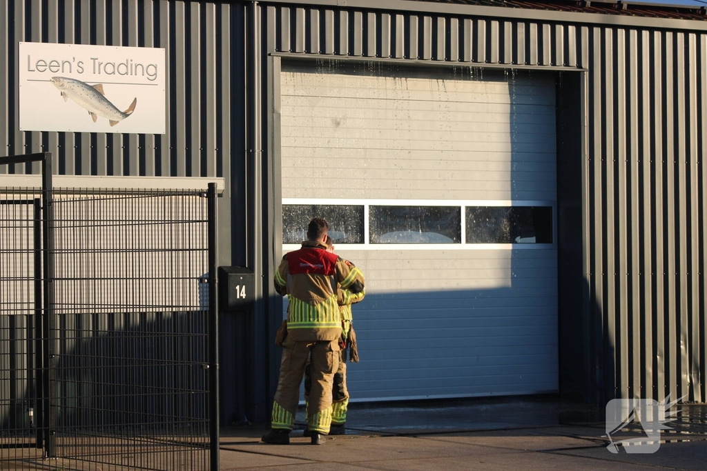 Brandweer sluit gesprongen waterleiding af