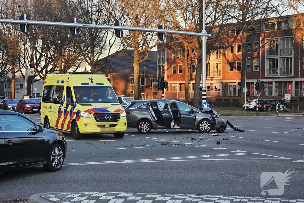 Aanrijding op drukke kruising