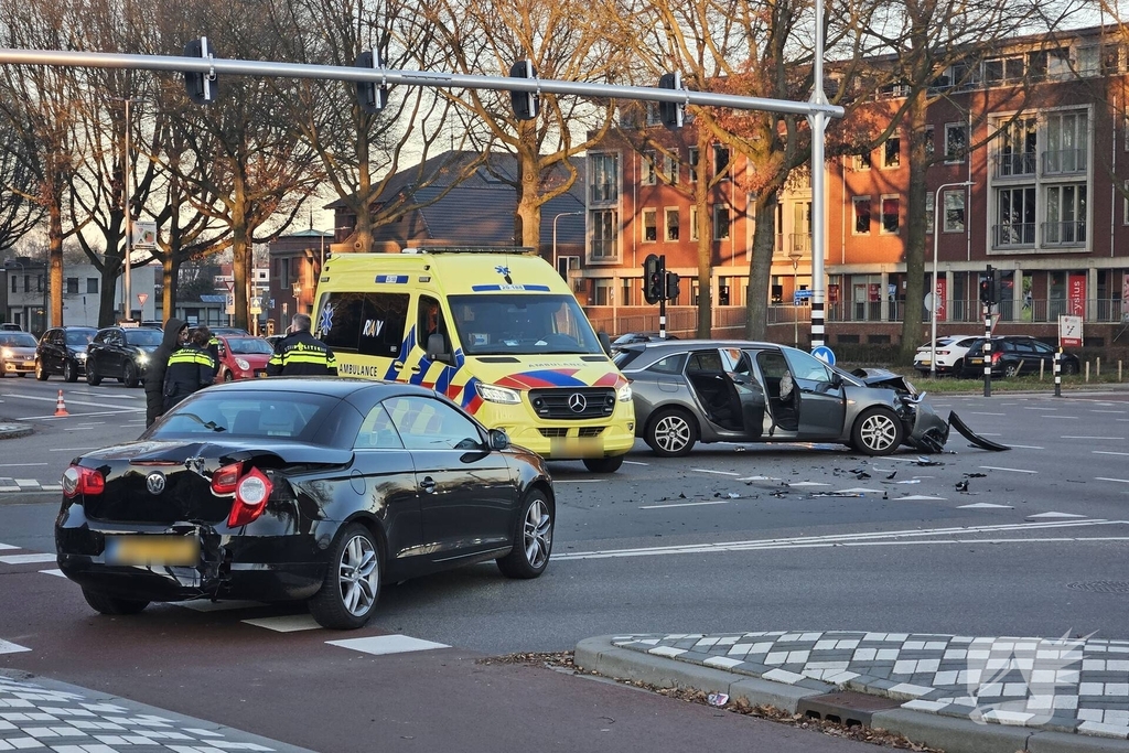 Aanrijding op drukke kruising