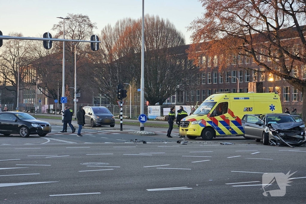 Aanrijding op drukke kruising