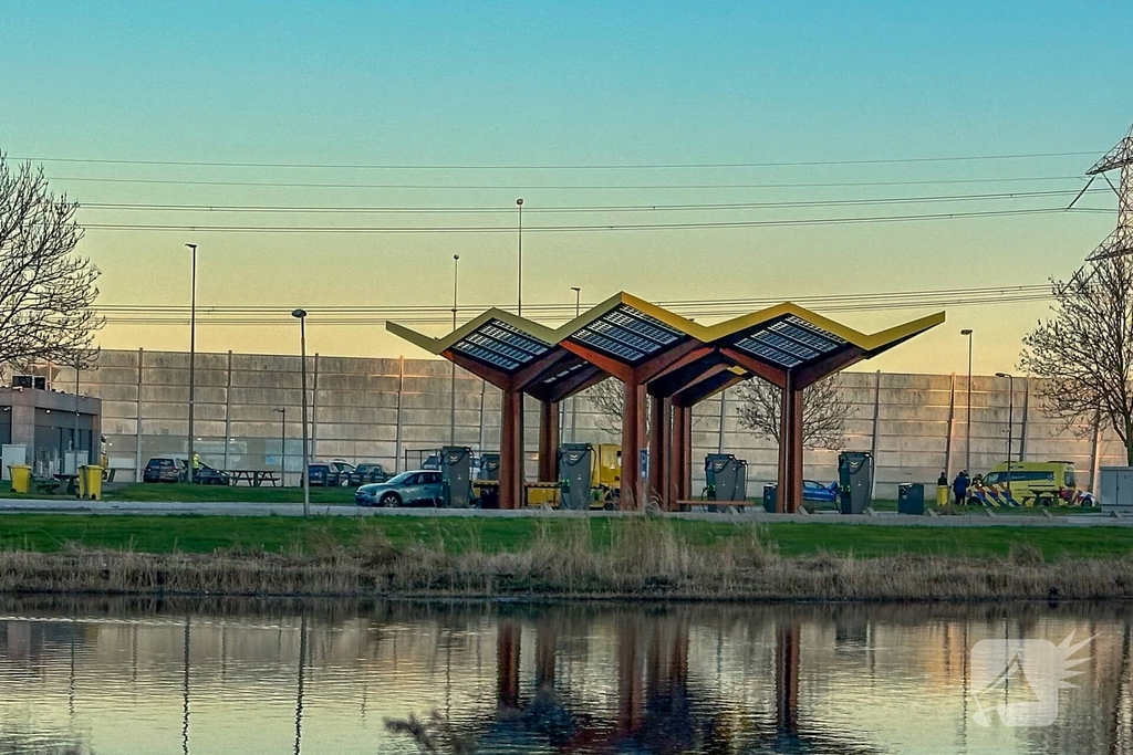 Onwelwording leidt tot gevaarlijke situatie en forse schade bij tankstation