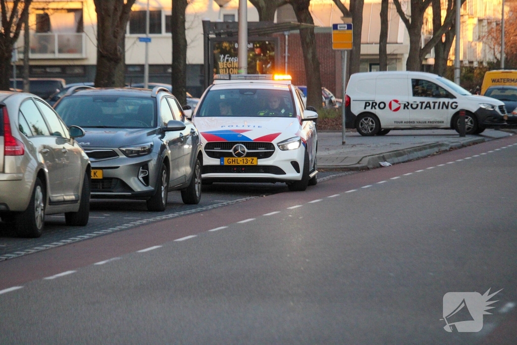 Vuurwerk ontploft in portiek, brandweer en politie doen onderzoek