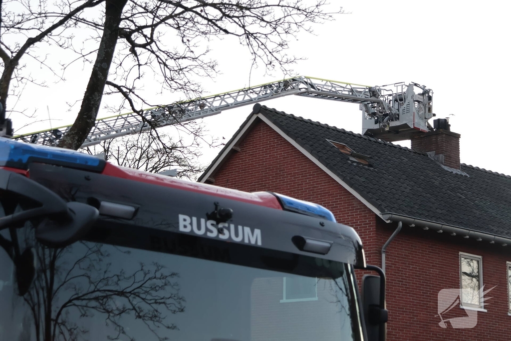 Brand in schoorsteen snel onder controle