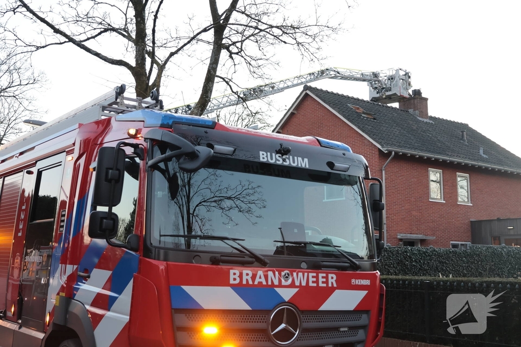 Brand in schoorsteen snel onder controle