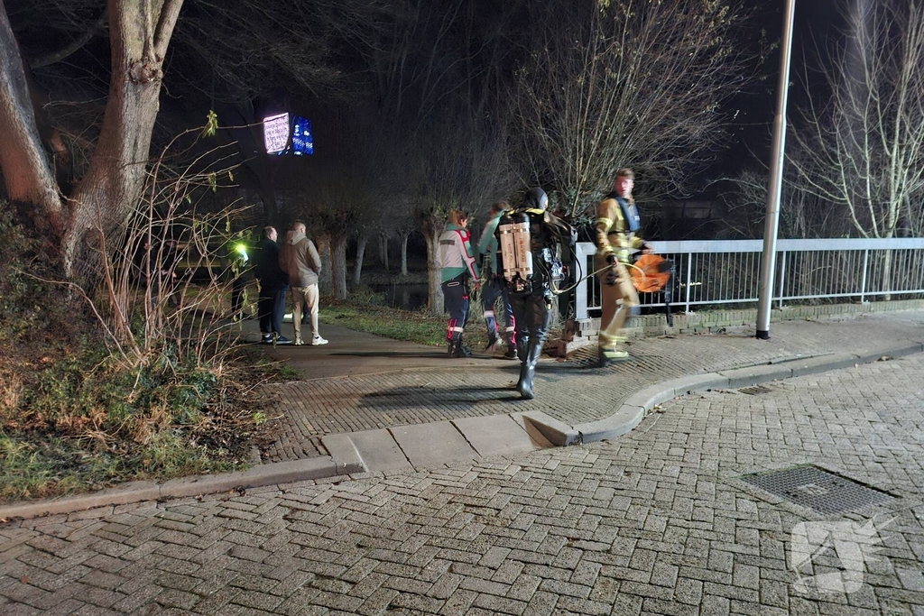 Grote zoekactie in water na aantreffen fiets en wak