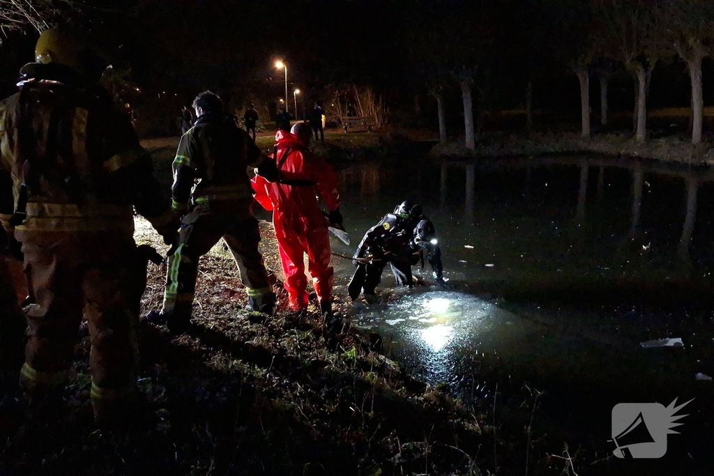Grote zoekactie in water na aantreffen fiets en wak