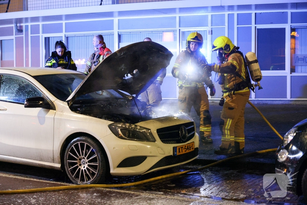 Autobrand onder controle na snelle inzet