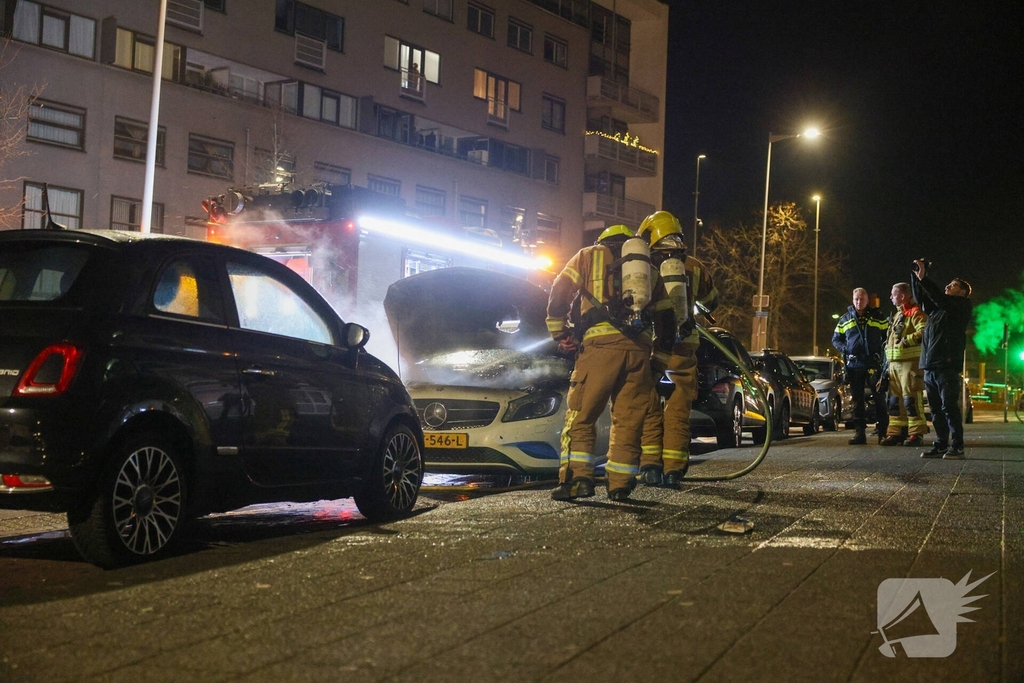 Autobrand onder controle na snelle inzet