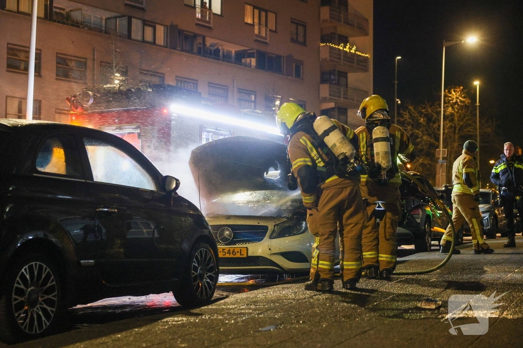 Autobrand onder controle na snelle inzet