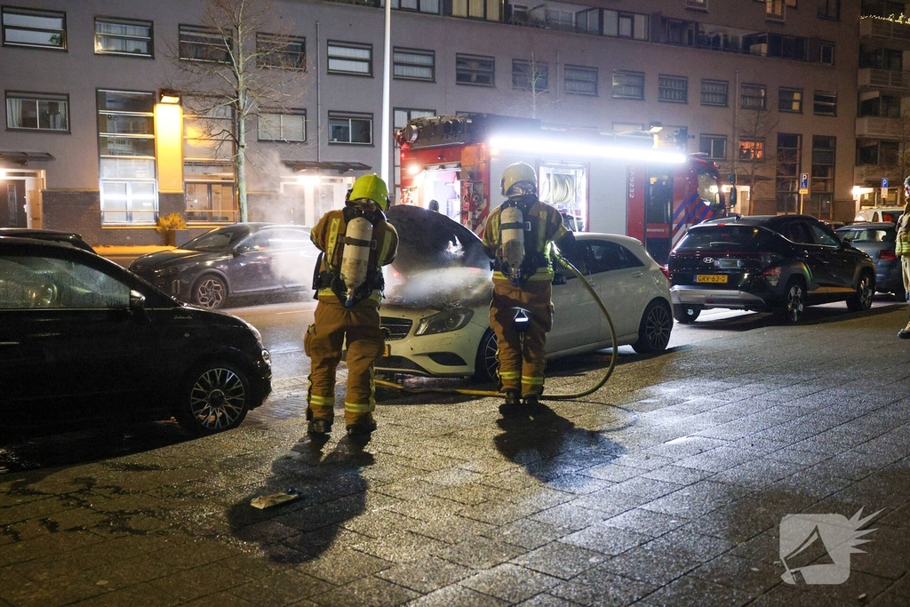 Autobrand onder controle na snelle inzet