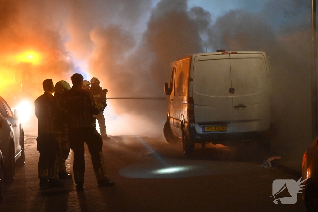 Bestelbus in brand, geen gewonden