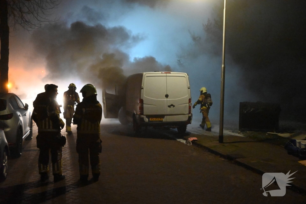Bestelbus in brand, geen gewonden