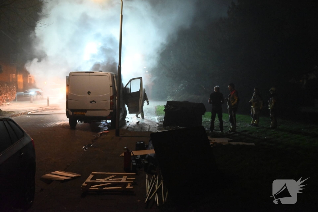 Bestelbus in brand, geen gewonden