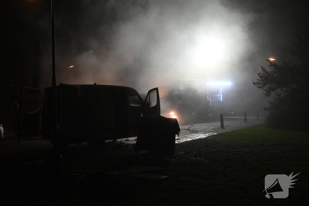 Bestelbus in brand, geen gewonden