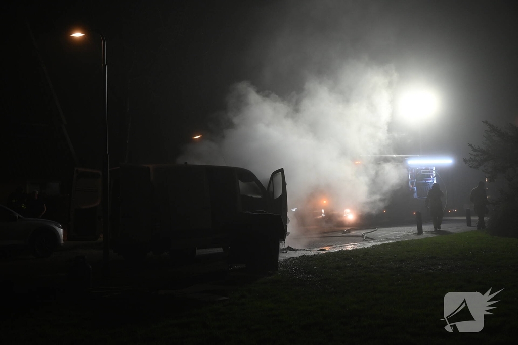 Bestelbus in brand, geen gewonden