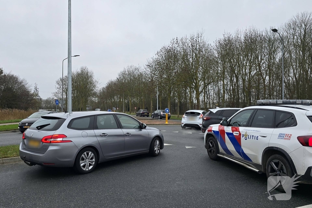 Ongeval tussen twee Automobilisten geen letsel op houtribweg