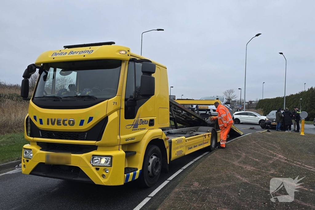 Ongeval tussen twee Automobilisten geen letsel op houtribweg