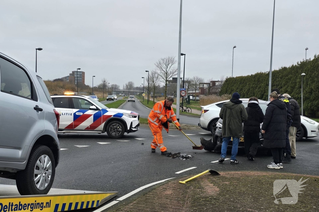 Ongeval tussen twee Automobilisten geen letsel op houtribweg