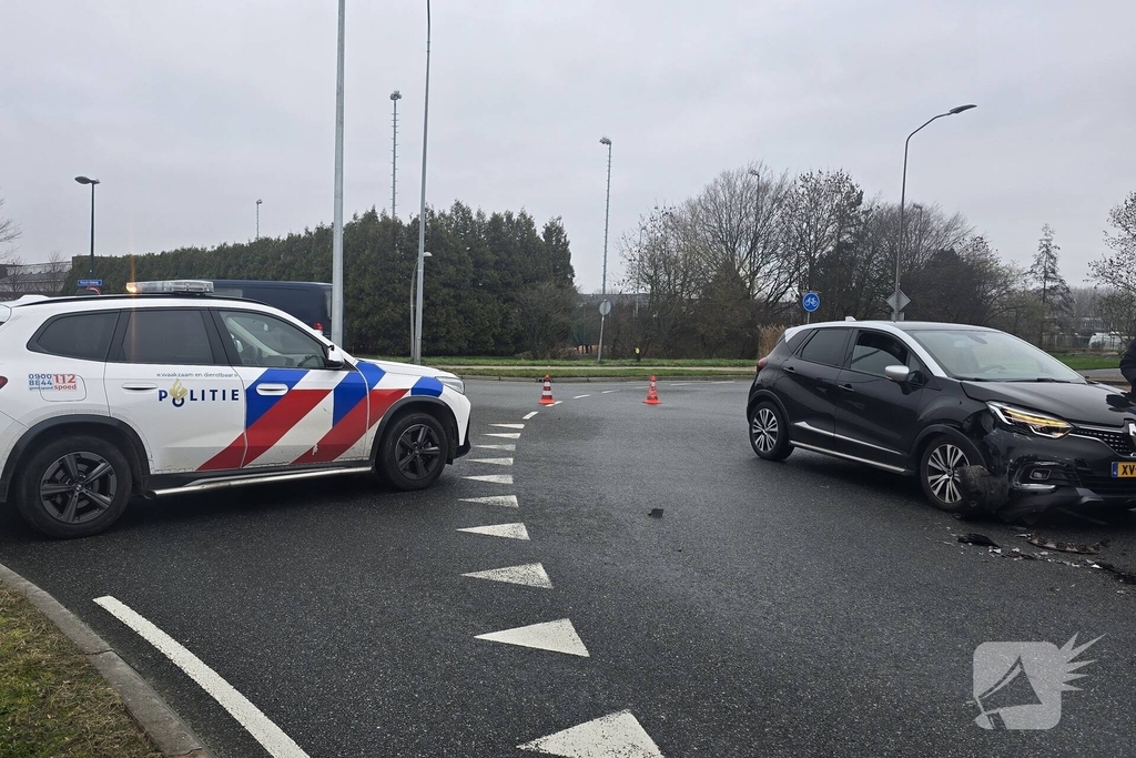 Ongeval tussen twee Automobilisten geen letsel op houtribweg