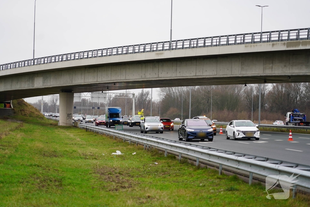 Rijstroken afgesloten na aanrijding