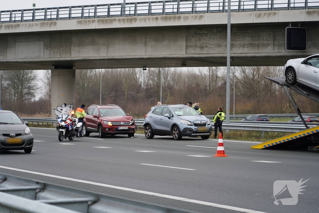 Rijstroken afgesloten na aanrijding