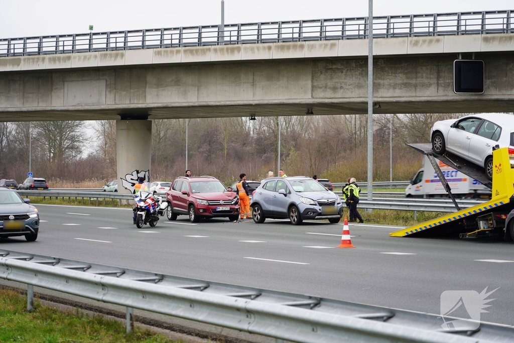 Rijstroken afgesloten na aanrijding