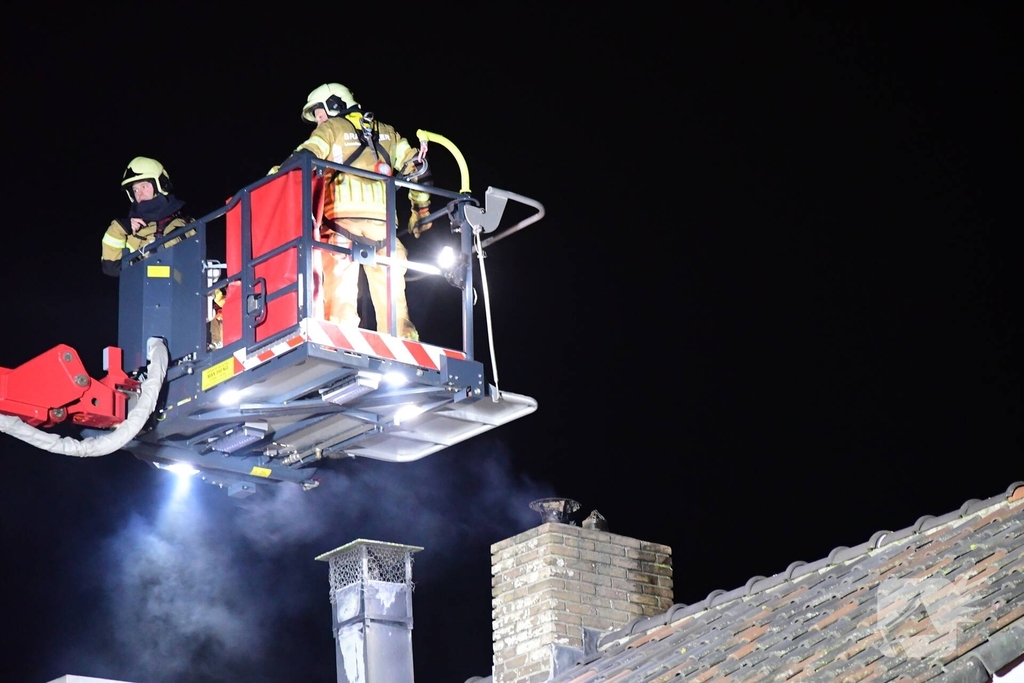 Schoorsteenbrand snel onder controle door brandweer
