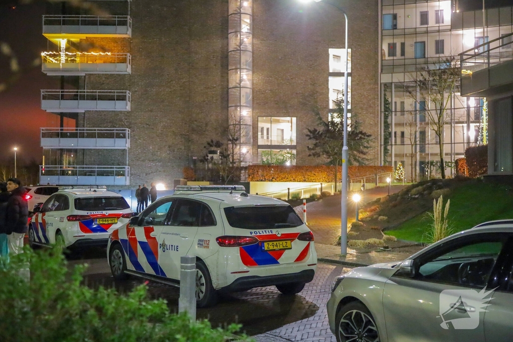 Explosie op galerij appartementencomplex na schietincident