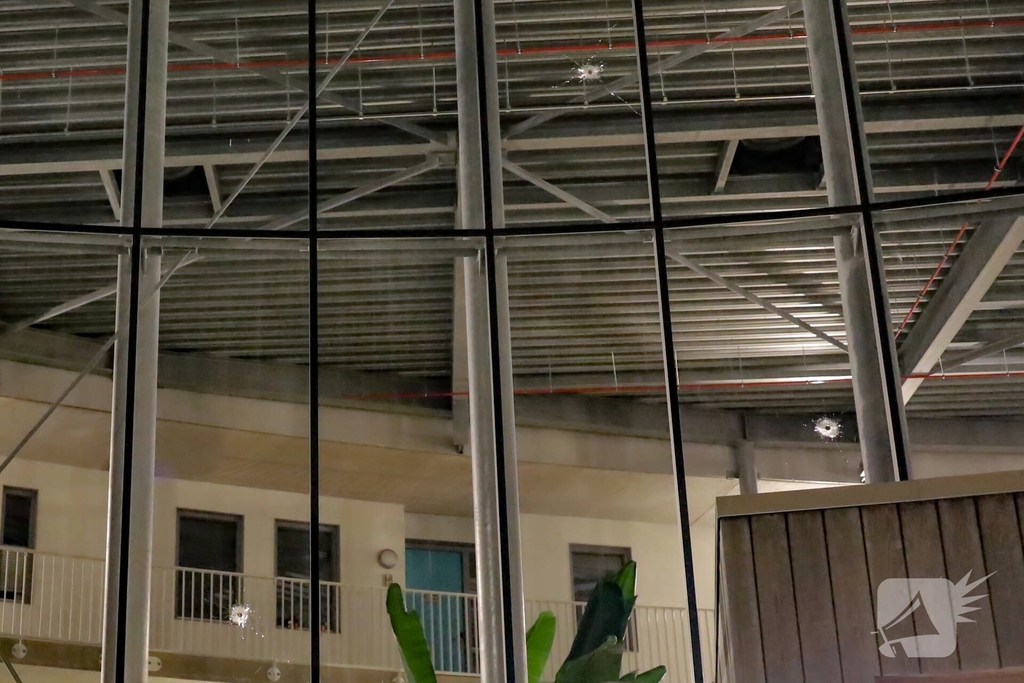 Explosie op galerij appartementencomplex na schietincident