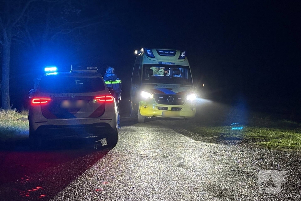 Twee personen te water in vroege ochtend