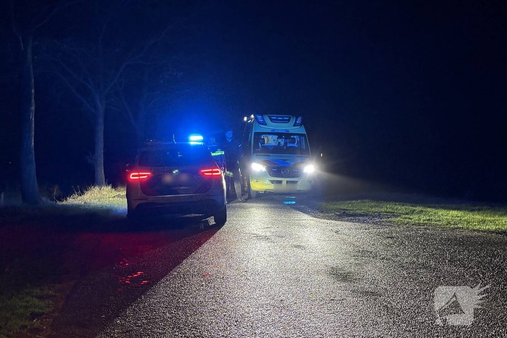 Twee personen te water in vroege ochtend