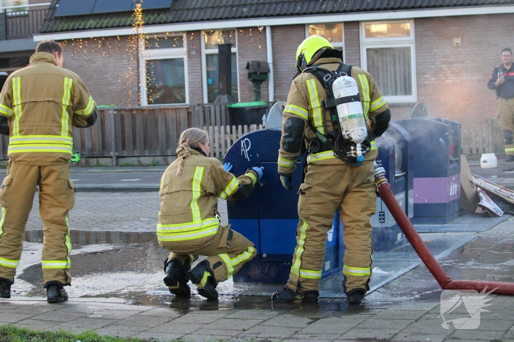 Brand in ondergrondse container door vuurwerk