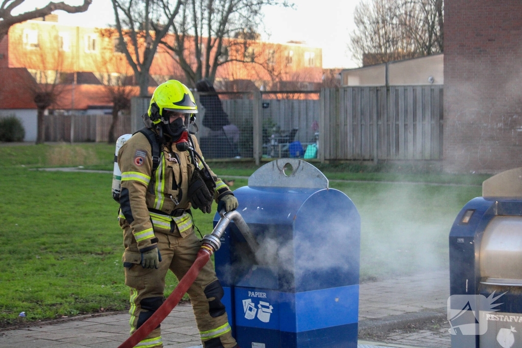 Brand in ondergrondse container door vuurwerk