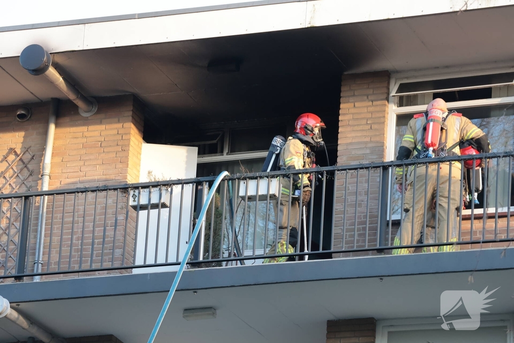 Brand in flatwoning leidt tot zwaargewonde