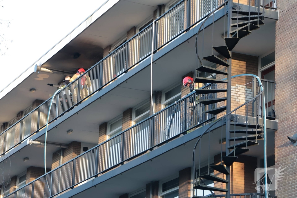 Brand in flatwoning leidt tot zwaargewonde