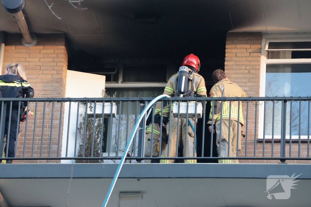 Brand in flatwoning leidt tot zwaargewonde