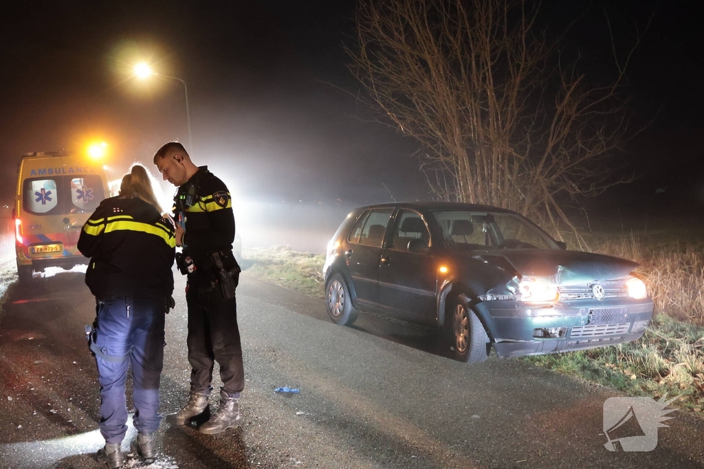 Auto te water na aanrijding