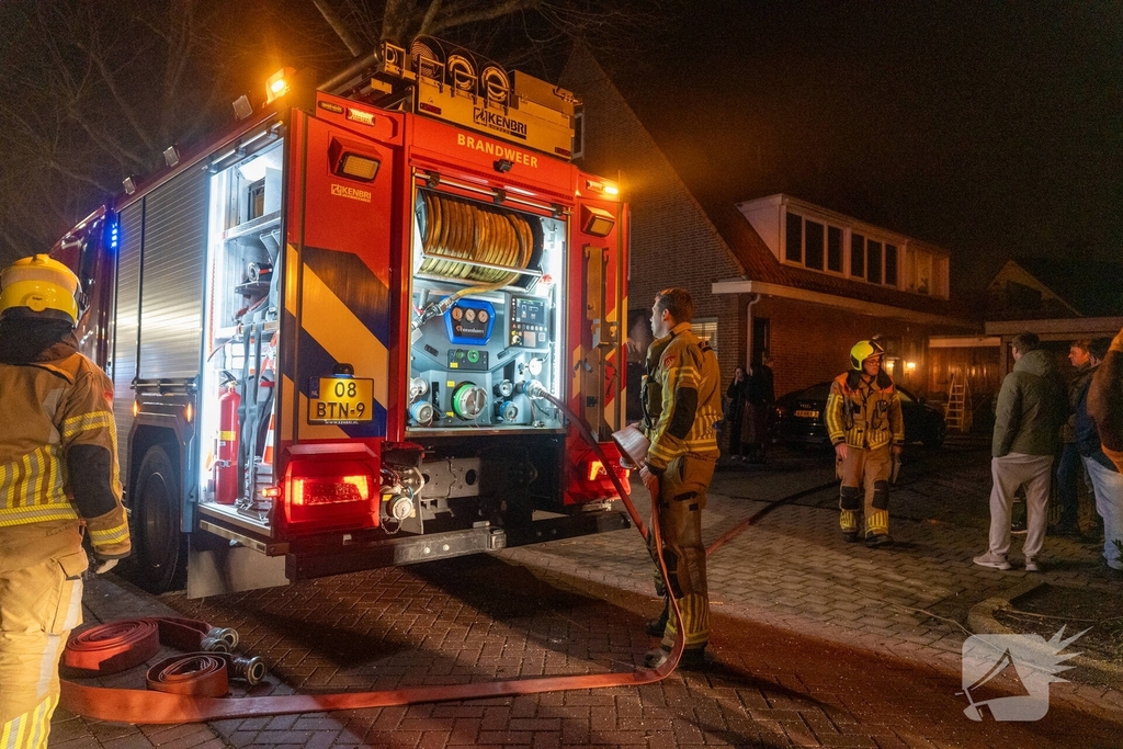 Brand in bijgebouw vraagt snelle inzet van hulpdiensten