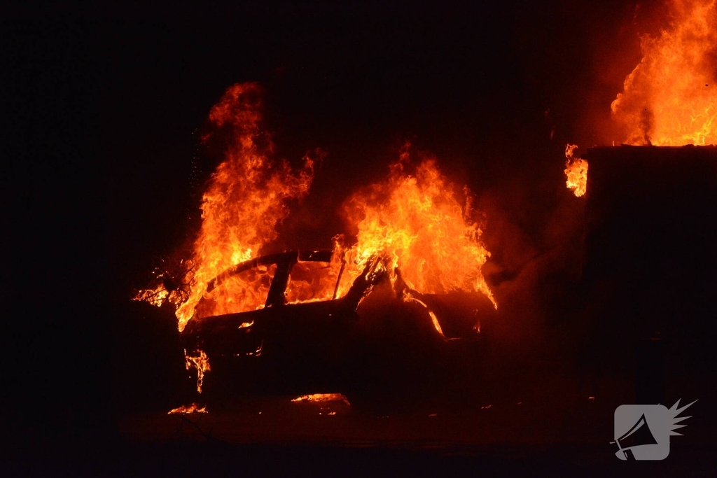 Auto in brand door jaarwisselingstraditie