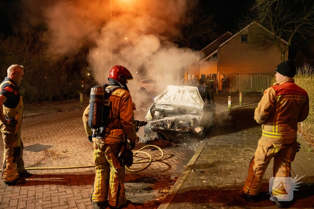 Auto afgebrand na brandstichting