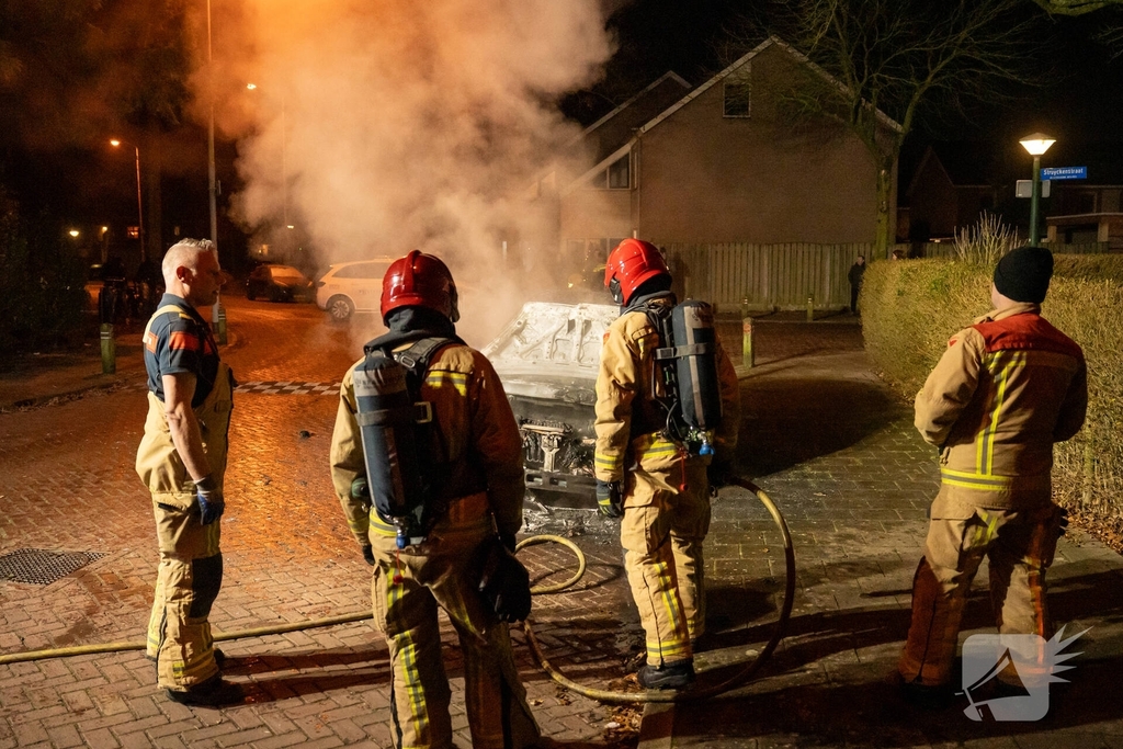 Auto afgebrand na brandstichting