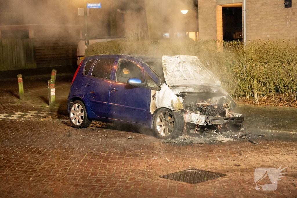 Auto afgebrand na brandstichting