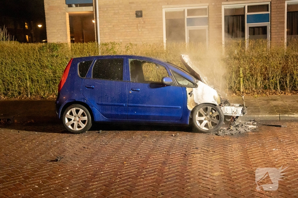 Auto afgebrand na brandstichting