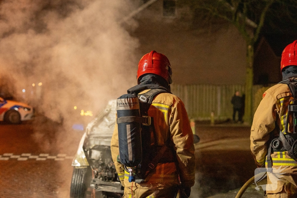Auto afgebrand na brandstichting