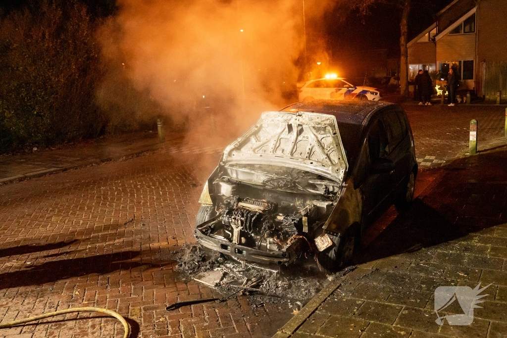 Auto afgebrand na brandstichting
