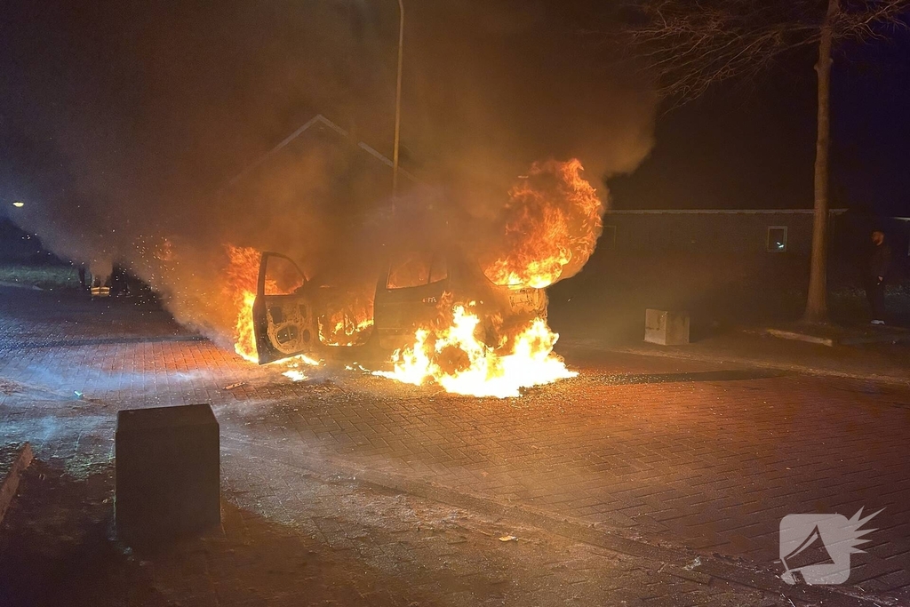 Auto in brand gestoken tijdens oudejaarsritueel