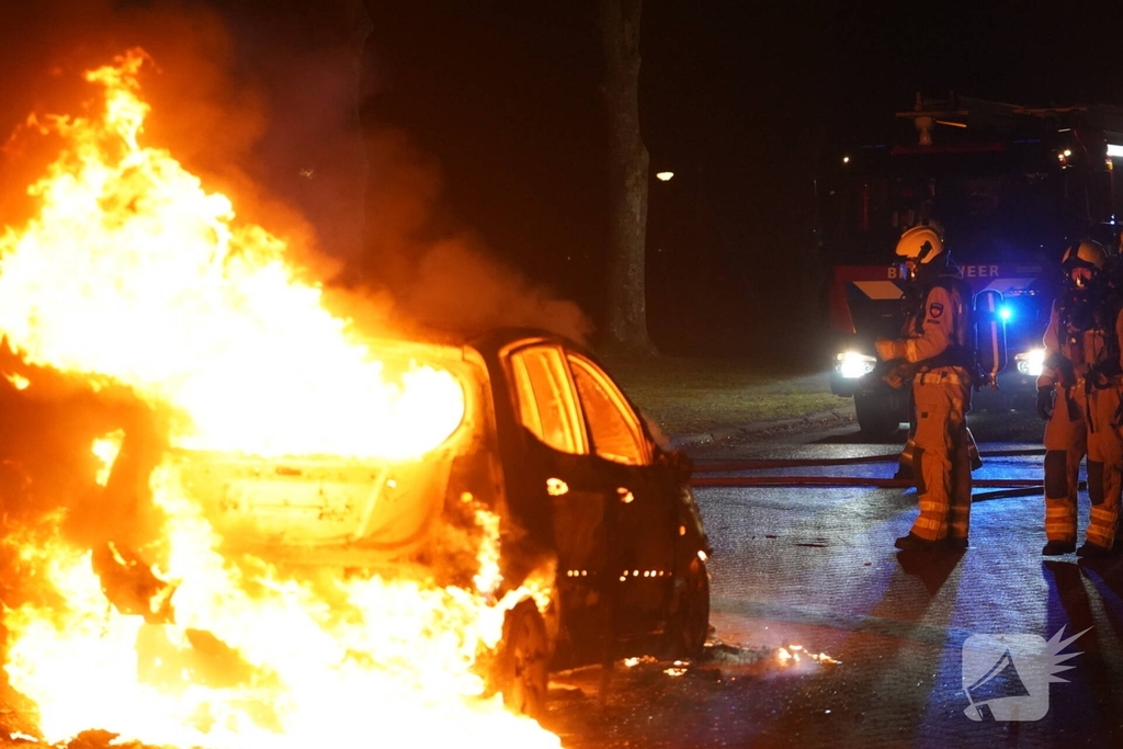 Auto in brand gestoken tijdens oudejaarsritueel