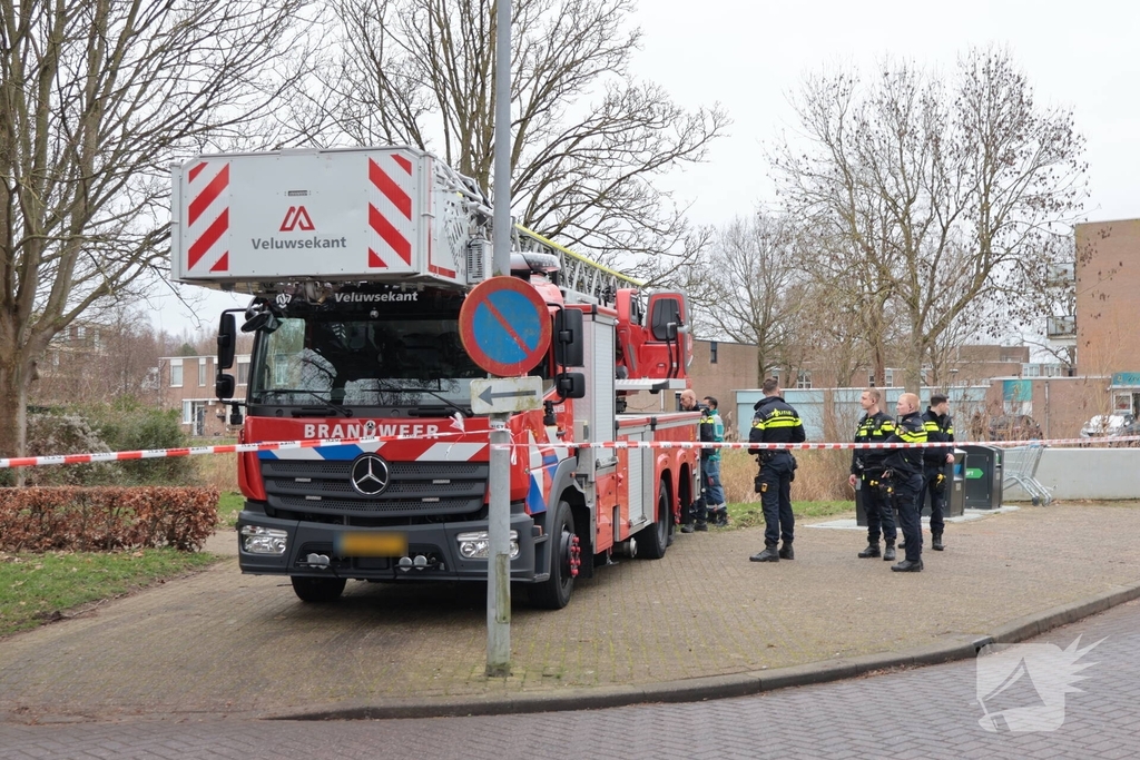Verward persoon op dak leidt tot ingrijpen van hulpdiensten