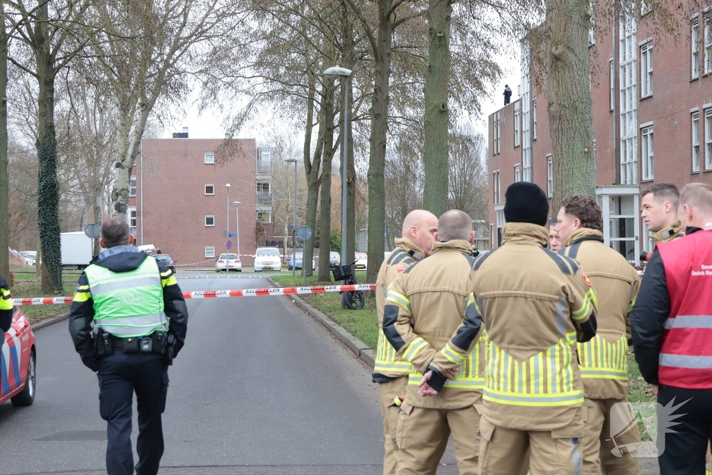 Verward persoon op dak leidt tot ingrijpen van hulpdiensten