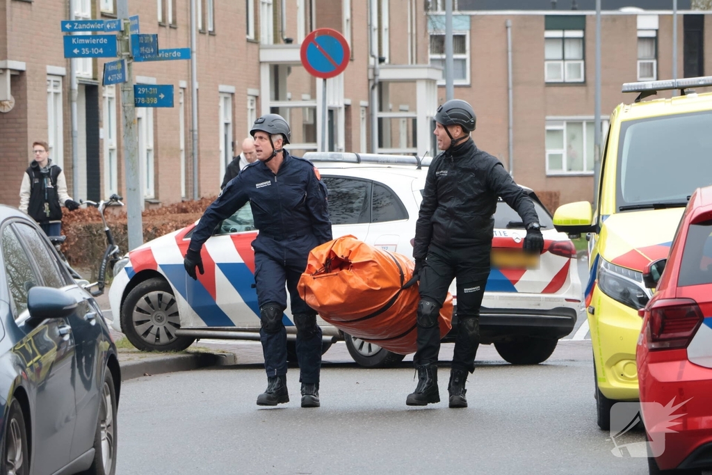 Verward persoon op dak leidt tot ingrijpen van hulpdiensten